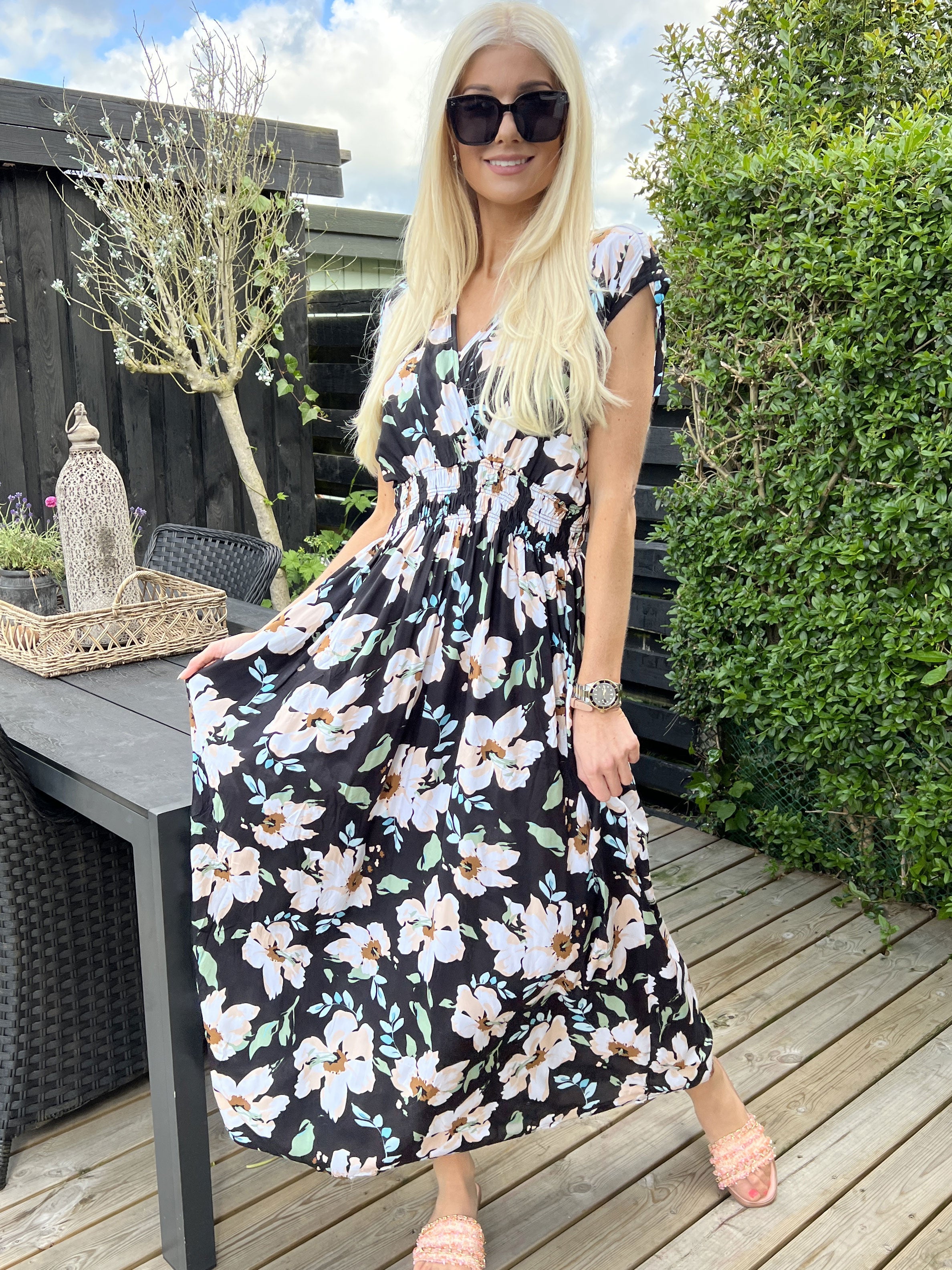 Emily - Lång blommig klänning med gummiband i midjan